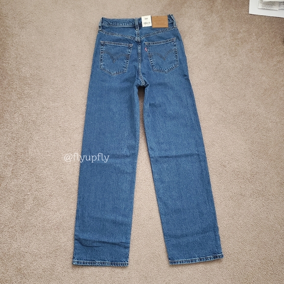 High-Waisted Blue Jeans - Picture 6 of 9